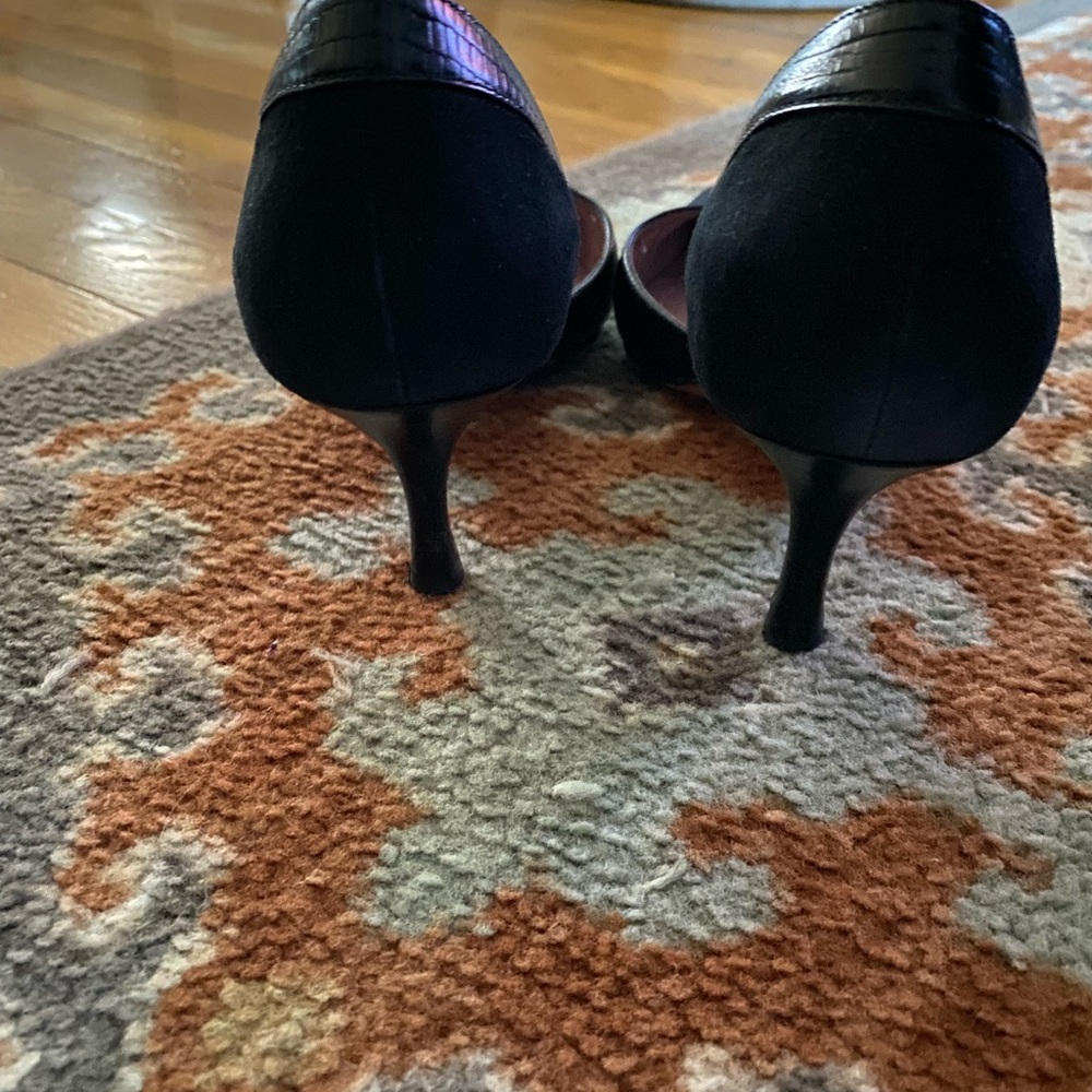 Ann Taylor Suede Kitten Heel Pump
